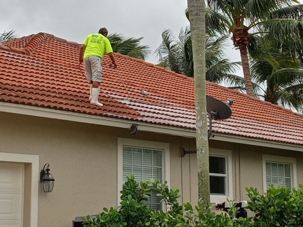 Roof Cleaning in Port Saint Lucie, FL (1)